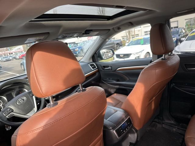 Used 2019 Toyota Highlander Limited image 11