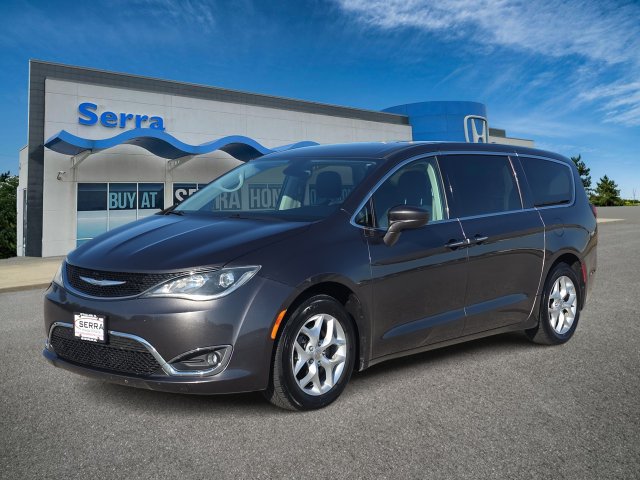 Used 2018 Chrysler Pacifica Touring Plus w/ Tire & Wheel Group FWD image 1