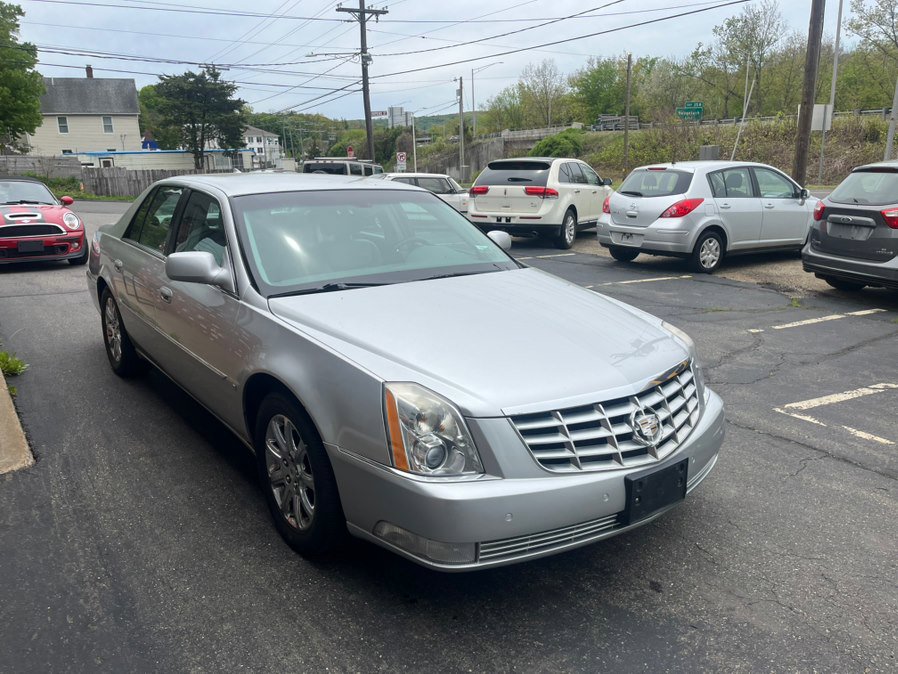 Used 2009 Cadillac DTS w/ Trunk Convenience Package FWD image 6