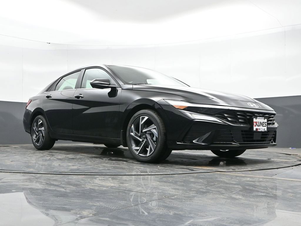 Used 2025 Hyundai Elantra Limited FWD image 50