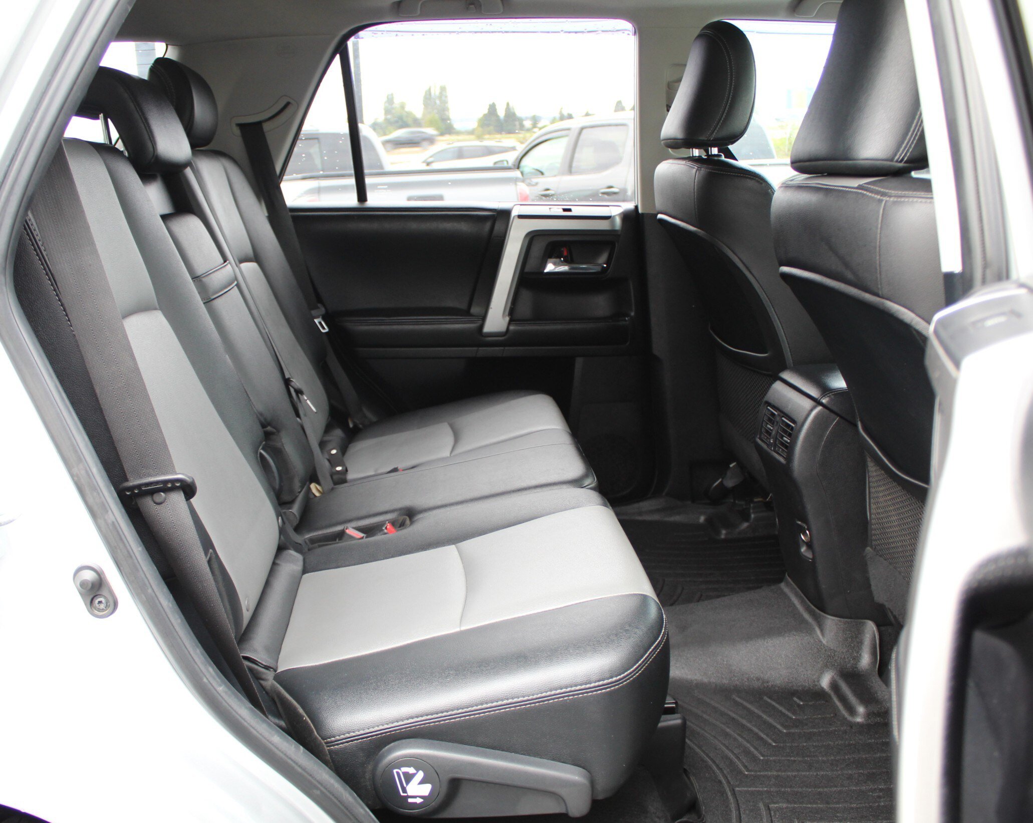 Used 2014 Toyota 4Runner SR5 Premium RWD image 24
