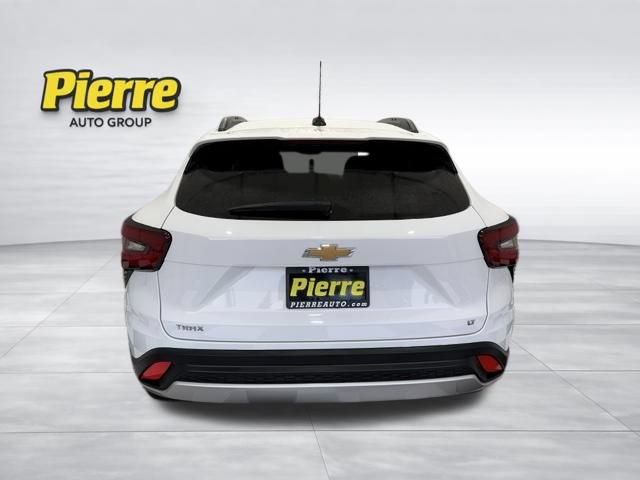 Used 2025 Chevrolet Trax LT FWD image 3