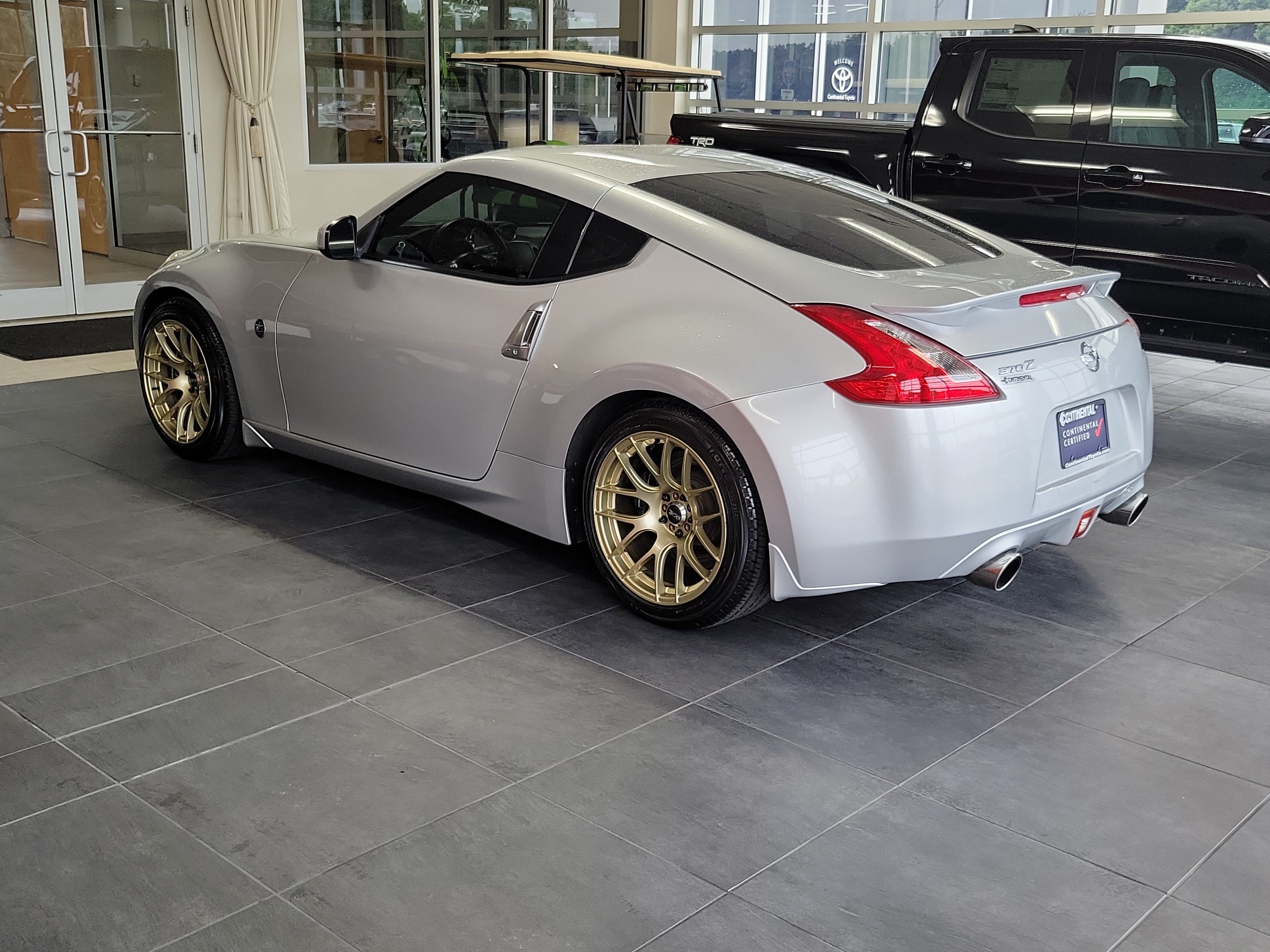 Used 2010 Nissan 370Z Coupe w/ Sport Pkg RWD image 4