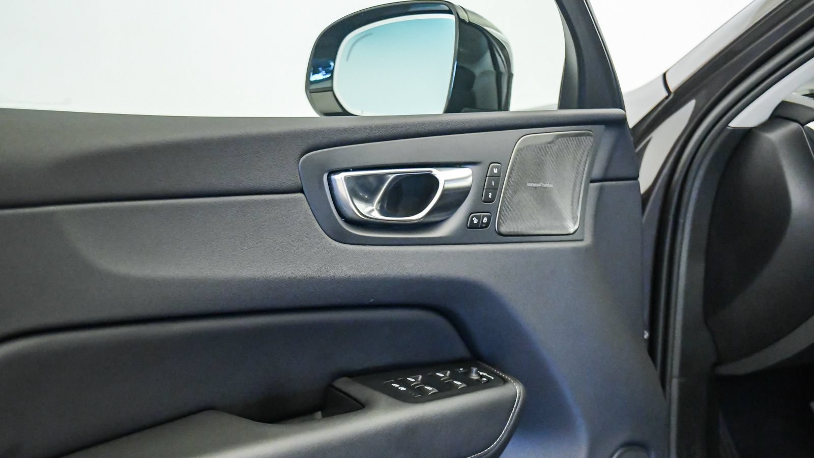Certified 2024 Volvo XC60 T8 Ultimate w/ Protection Package Premier AWD/4WD image 25