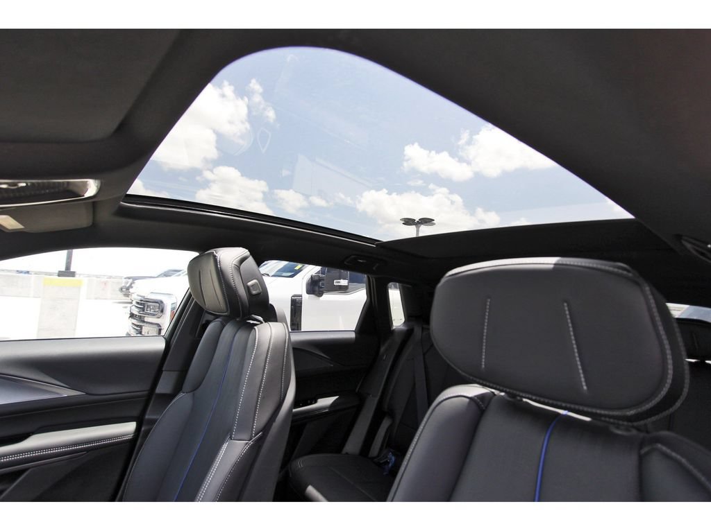 New 2027 Cadillac Lyriq Luxury AWD/4WD image 23