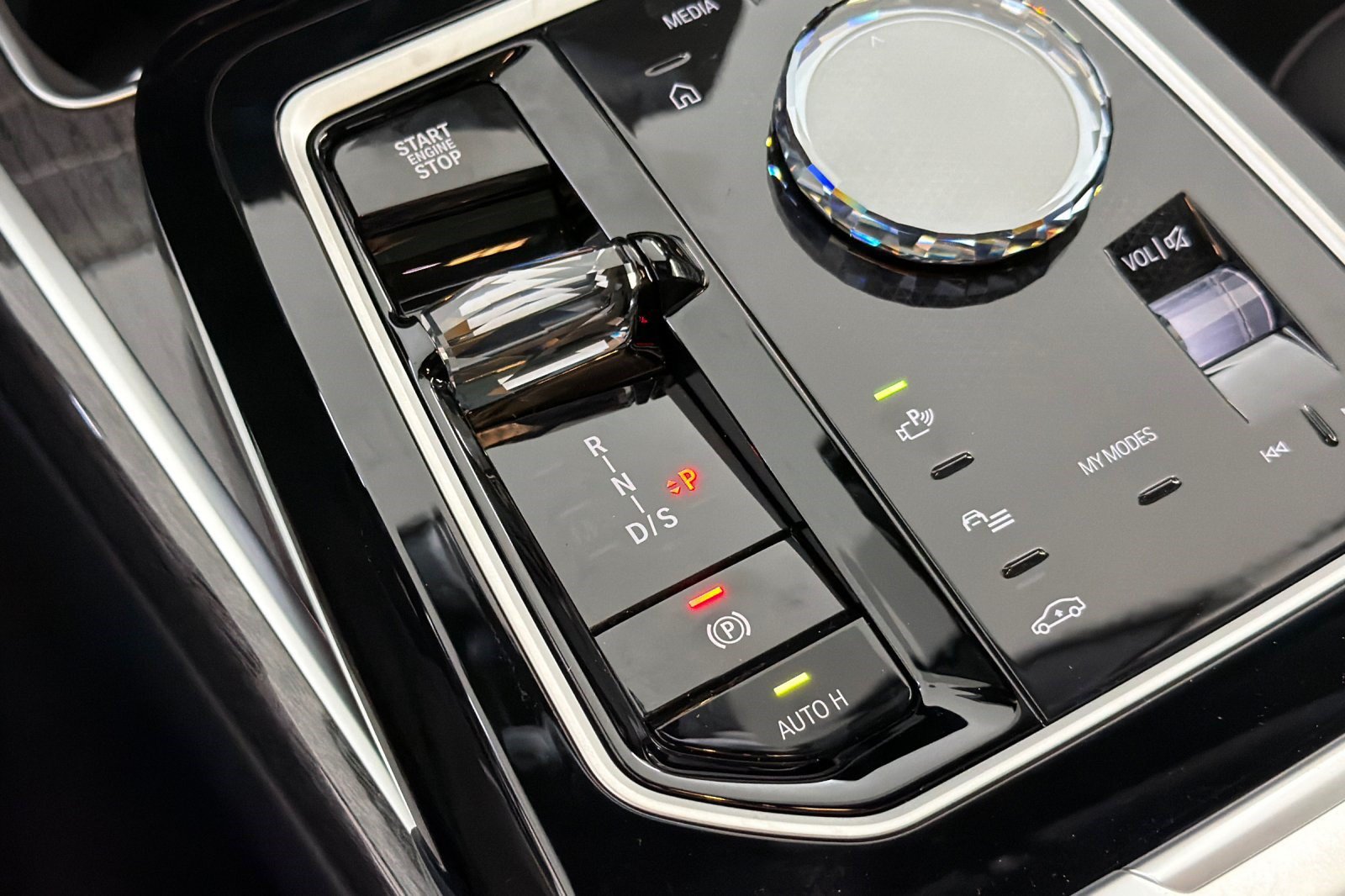 New 2026 BMW 740i w/ Premium Package RWD image 17