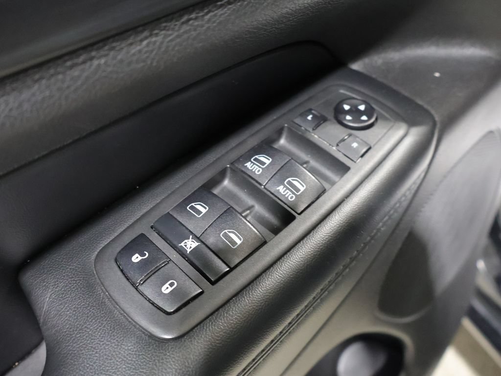 Used 2019 Jeep Grand Cherokee Altitude AWD/4WD image 21