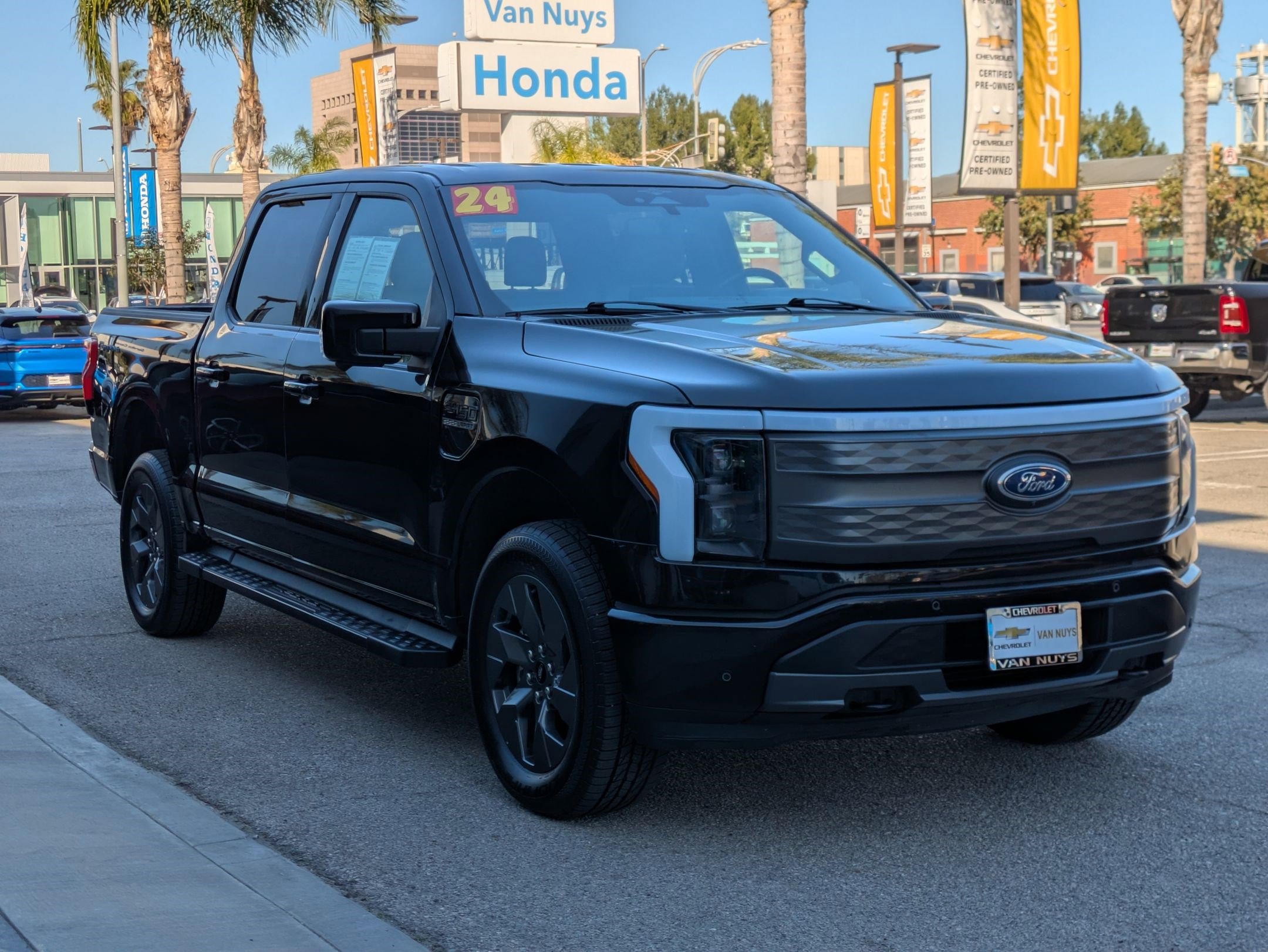 Used 2023 Ford F150 Lightning Lariat image 6