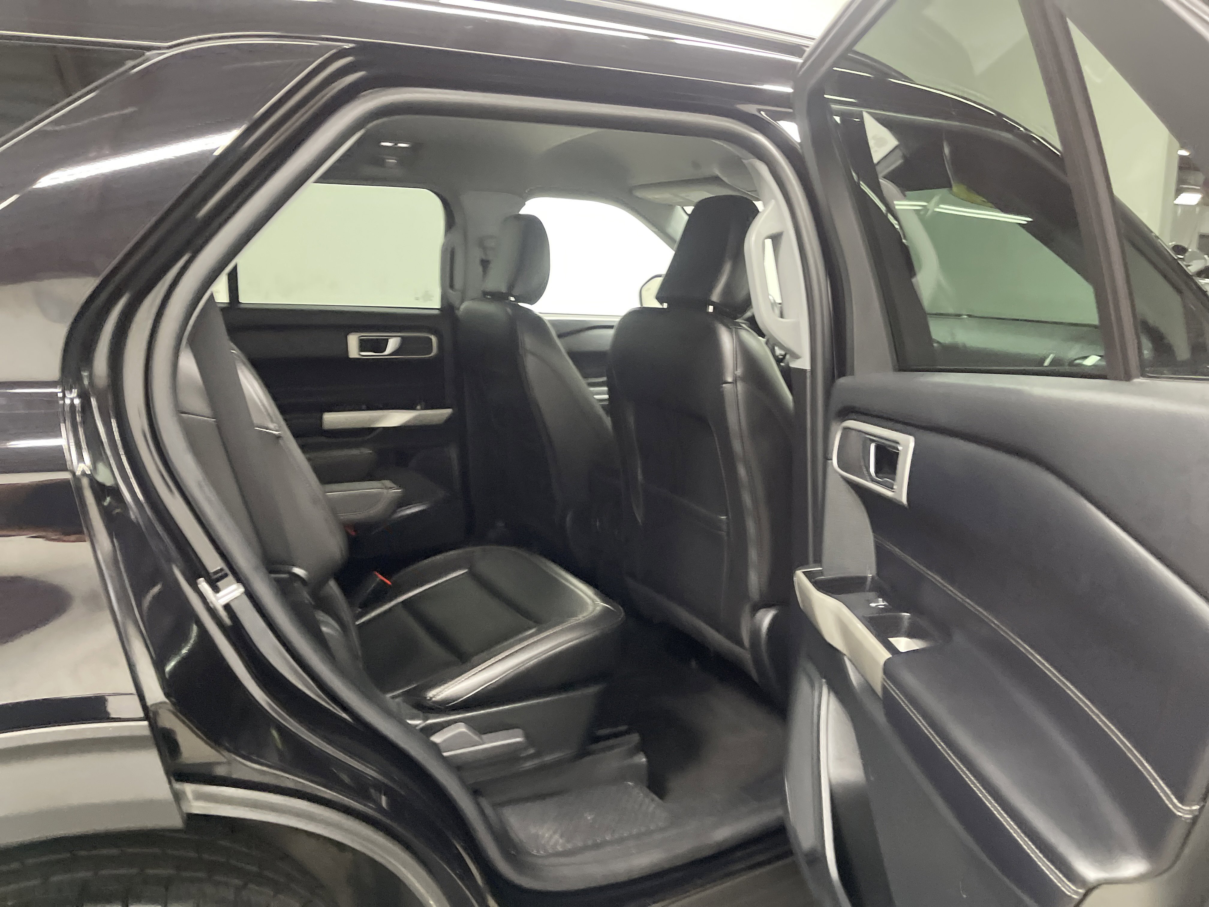 Used 2022 Ford Explorer XLT w/ Equipment Group 202A AWD/4WD image 21