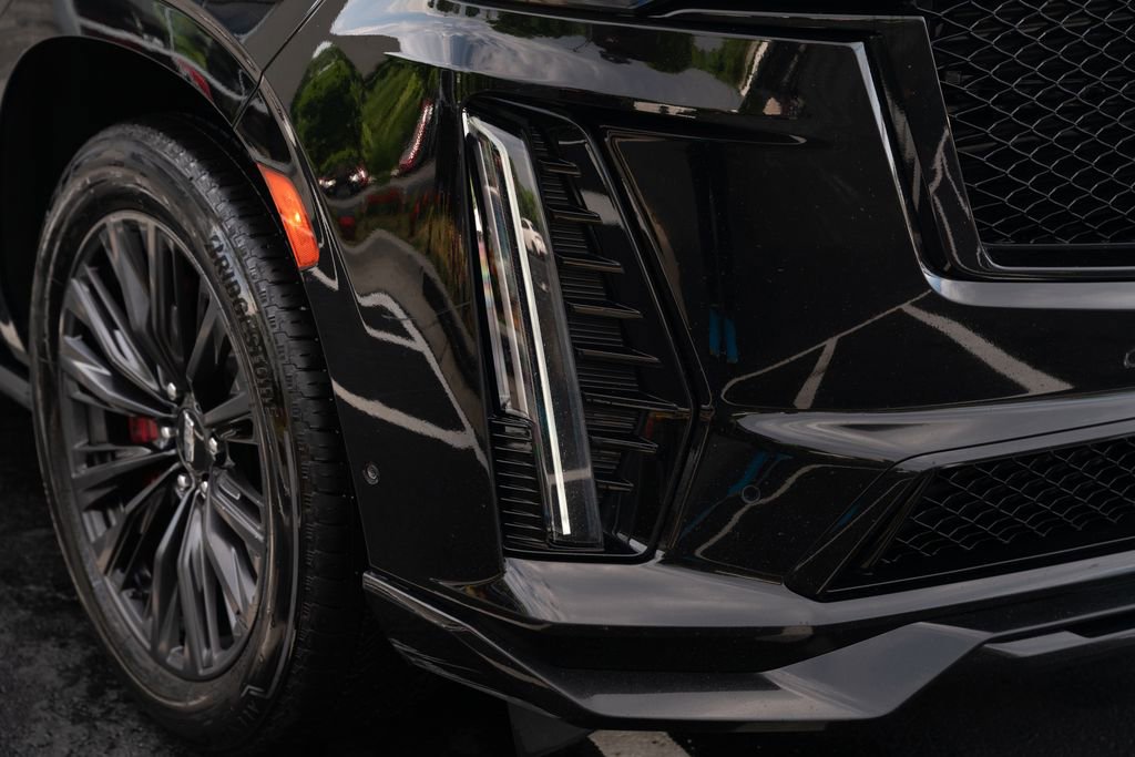 Used 2023 Cadillac Escalade ESV V w/ LPO, ONYX Package AWD/4WD image 9