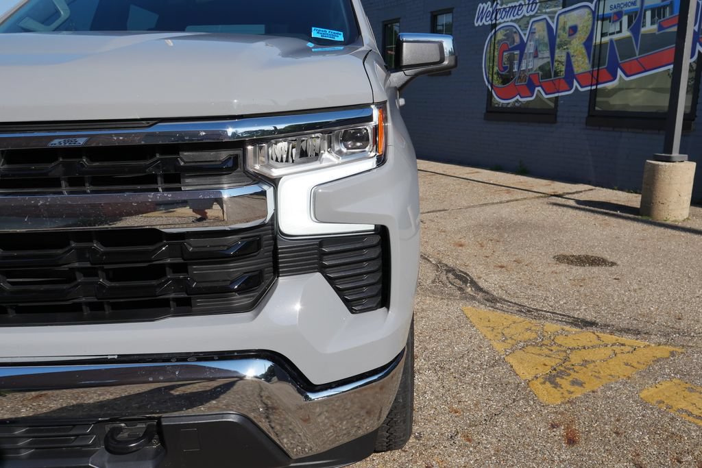 Used 2024 Chevrolet Silverado 1500 LT AWD/4WD image 3