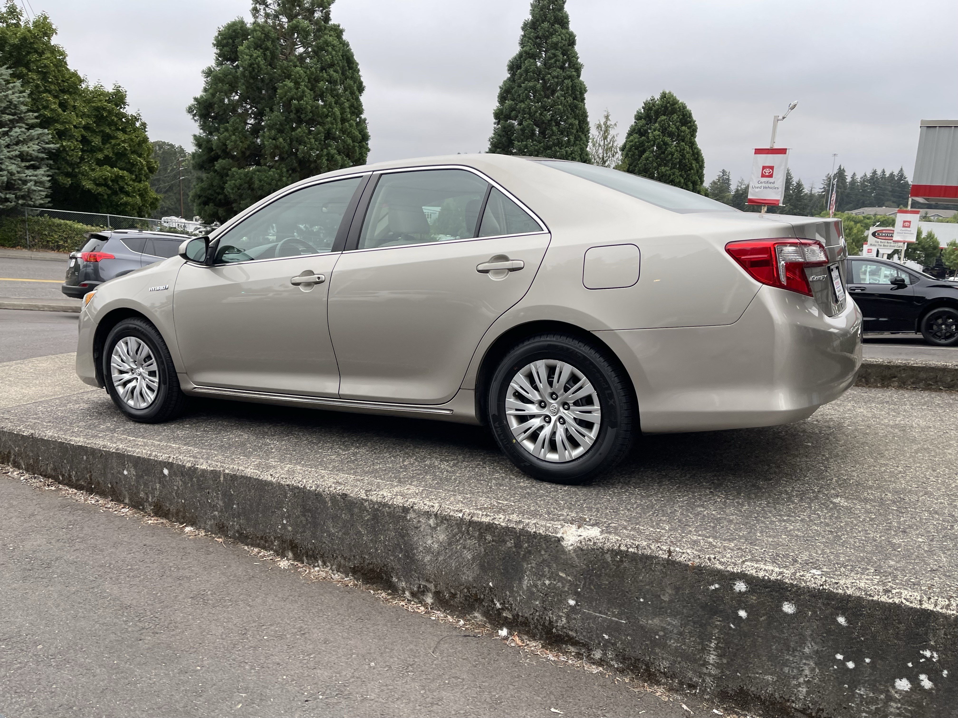 Used 2014 Toyota Camry LE FWD image 6