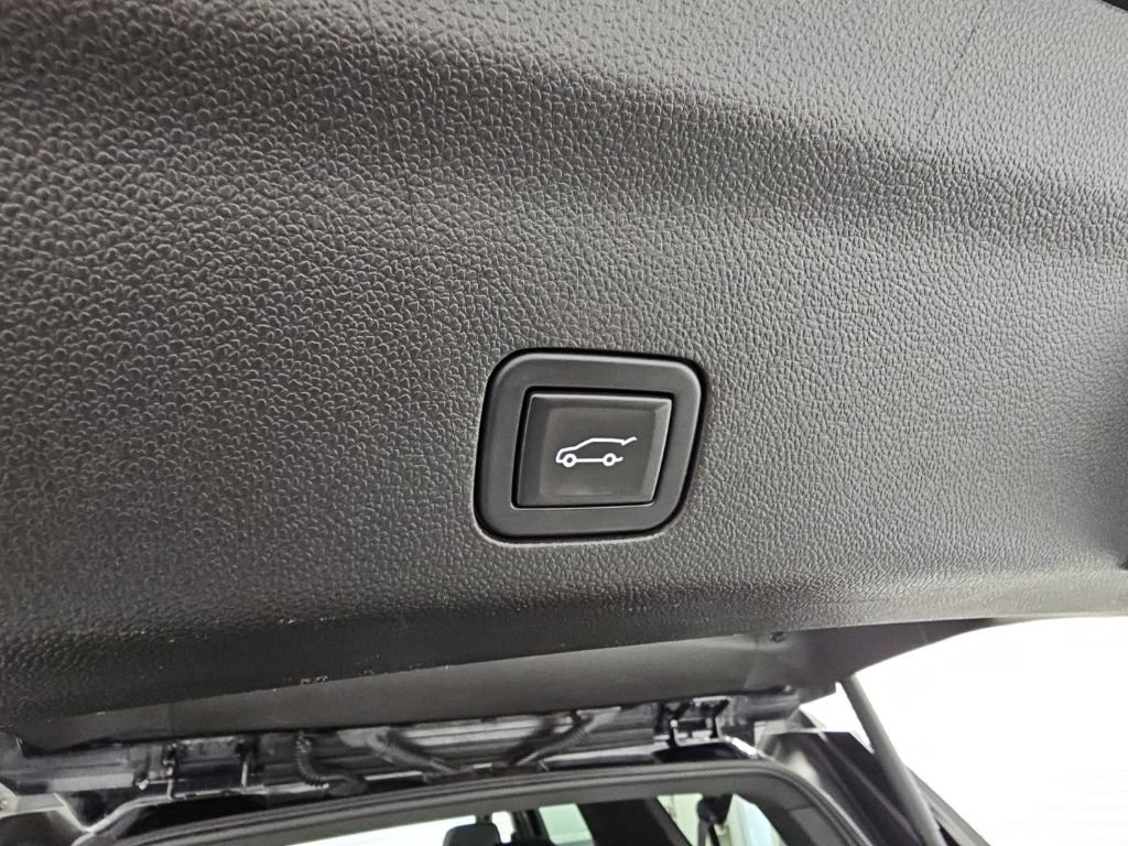 Used 2023 GMC Yukon XL Denali AWD/4WD image 41