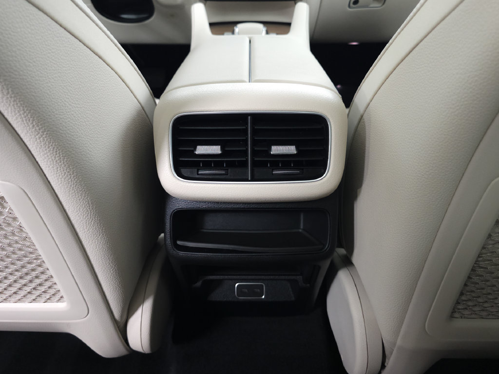 Used 2025 Mercedes-Benz GLE 450e 4MATIC w/ AMG Line Exterior image 29