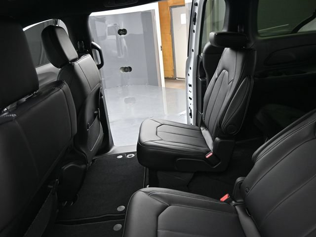 New 2025 Chrysler Voyager LX FWD image 14