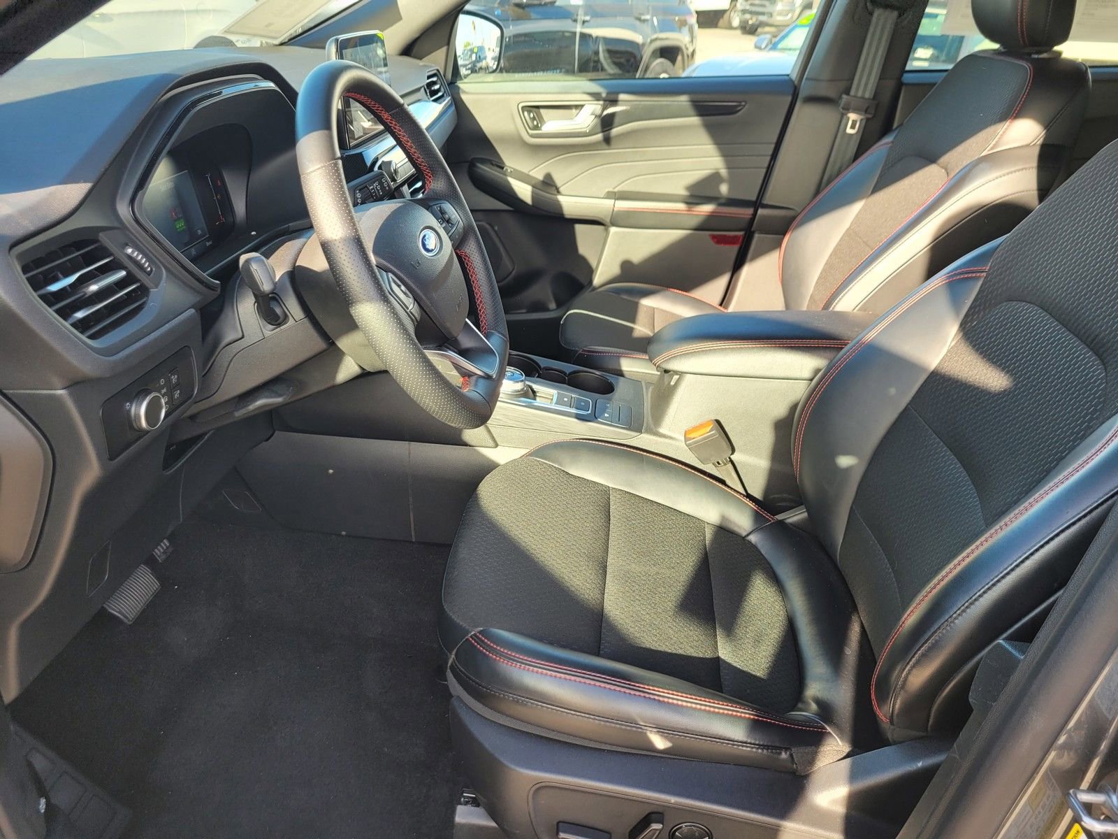 Used 2025 Ford Escape ST-Line image 14