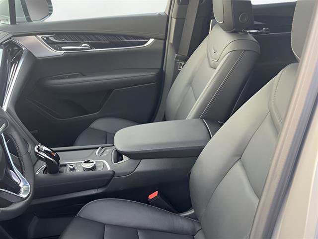 Certified 2025 Cadillac XT6 Premium Luxury image 12