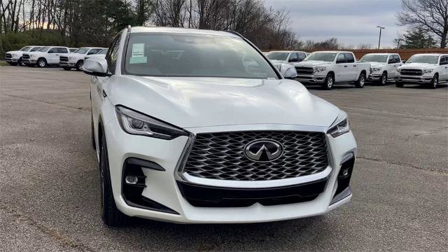 Certified 2025 INFINITI QX55 Luxe w/ Accent Package image 3