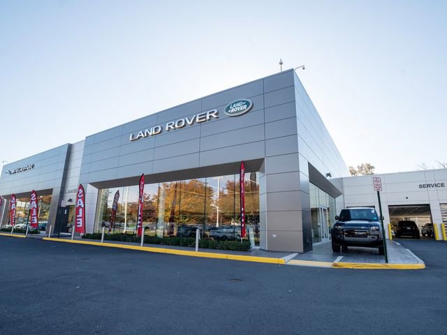 Used 2024 Jaguar E-PACE R-Dynamic SE image 28