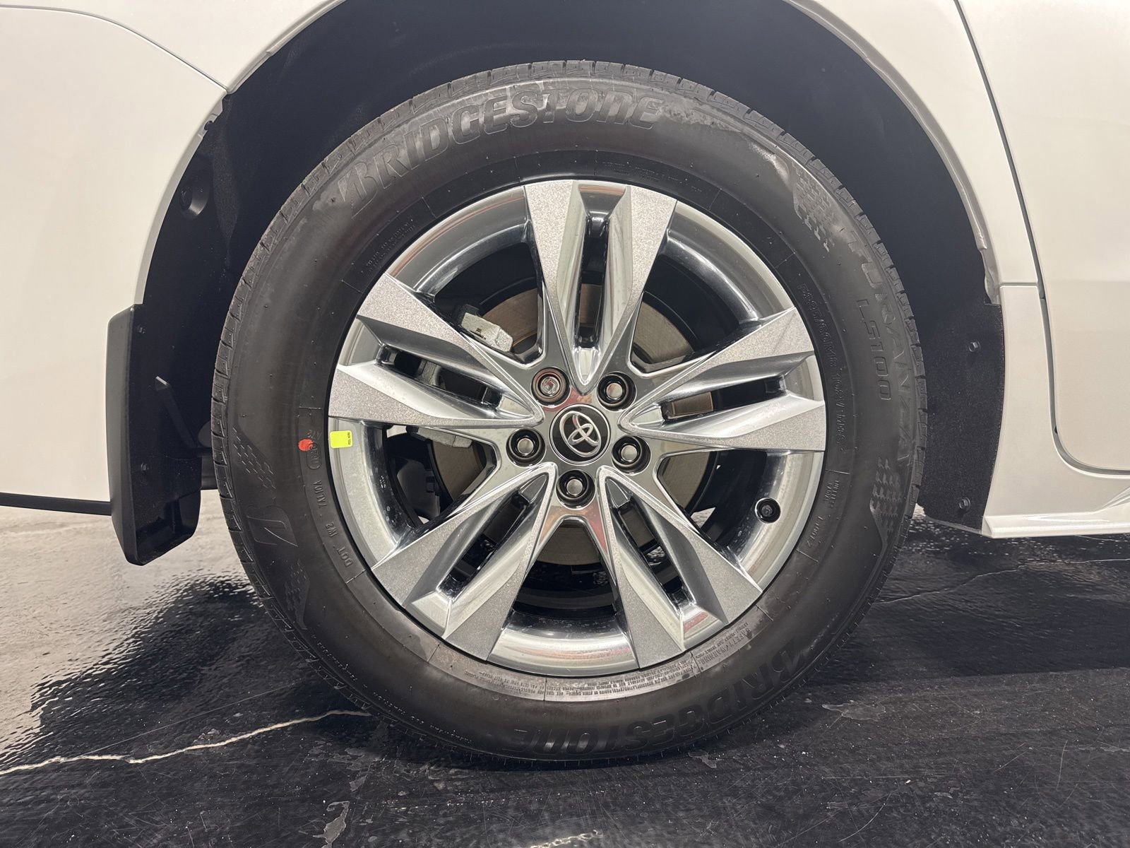 New 2026 Toyota Sienna XLE FWD image 8