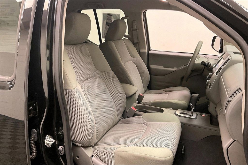 Certified 2020 Nissan Frontier SV w/ Midnight Edition Floor Mats image 6