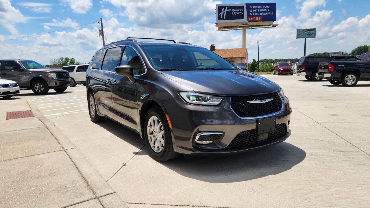 Used 2022 Chrysler Pacifica Touring-L FWD image 8