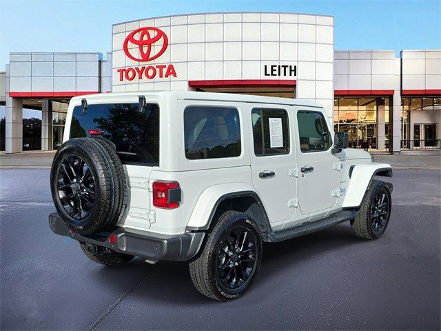 Used 2024 Jeep Wrangler Sahara w/ Technology Group image 7
