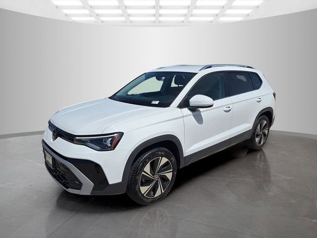 Used 2025 Volkswagen Taos SE AWD/4WD image 4