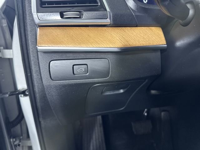 Used 2023 Volvo XC90 B6 Plus w/ Protection Package Premier image 18