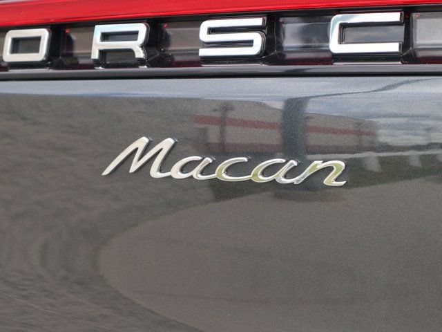 Certified 2024 Porsche Macan AWD/4WD image 31
