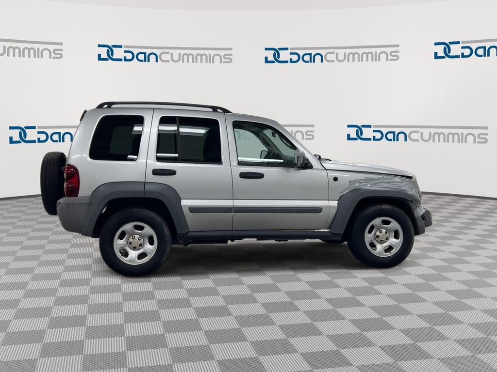 Used 2005 Jeep Liberty Sport AWD/4WD image 9