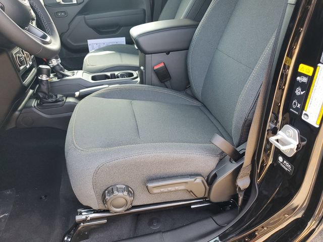 New 2025 Jeep Gladiator Sport AWD/4WD image 19