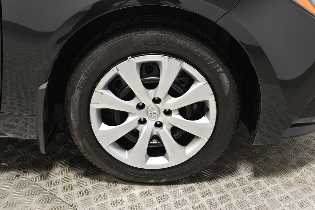 Used 2022 Toyota Corolla LE image 38