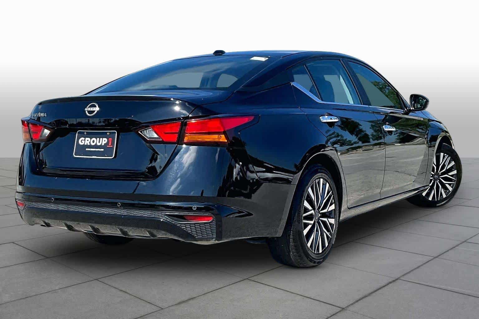 Used 2025 Nissan Altima 2.5 SV FWD image 13