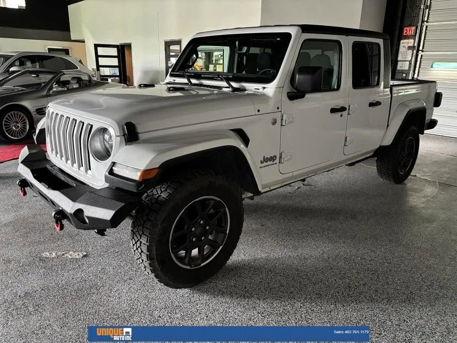 Used 2023 Jeep Gladiator Overland image 3