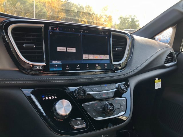 New 2026 Chrysler Pacifica Select image 6