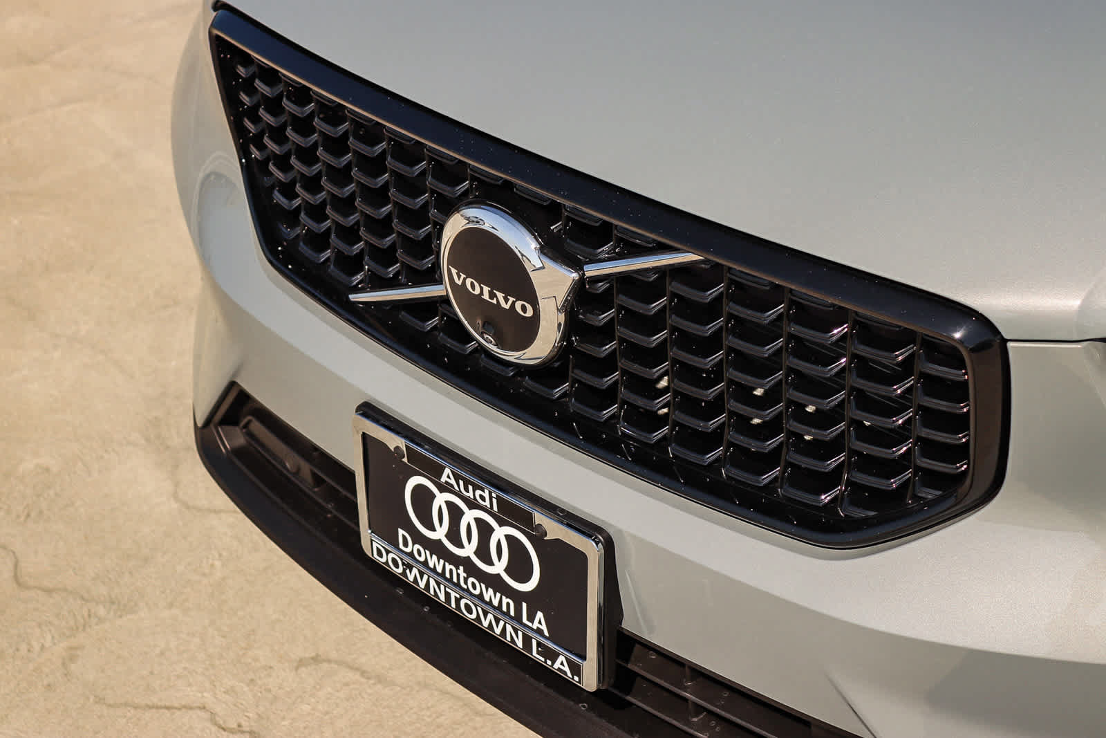 Used 2025 Volvo XC40 B5 Plus w/ Protection Package Premier AWD/4WD image 8
