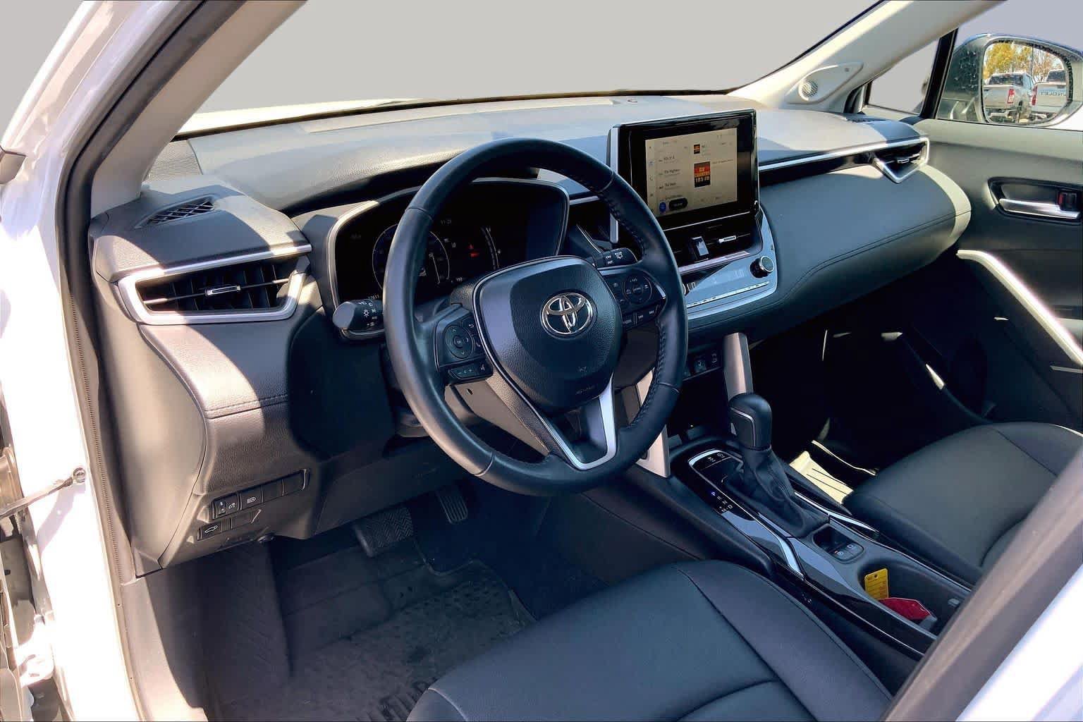 Certified 2025 Toyota Corolla Cross XLE w/ Convenience Package FWD image 17
