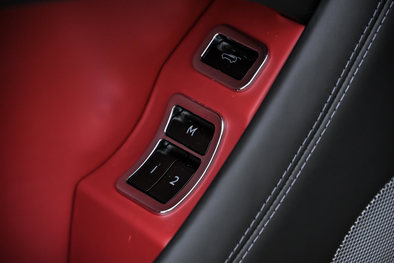 Used 2022 Bentley Bentayga AWD/4WD image 26