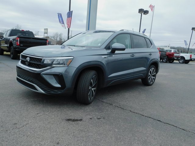 Used 2024 Volkswagen Taos SE image 4