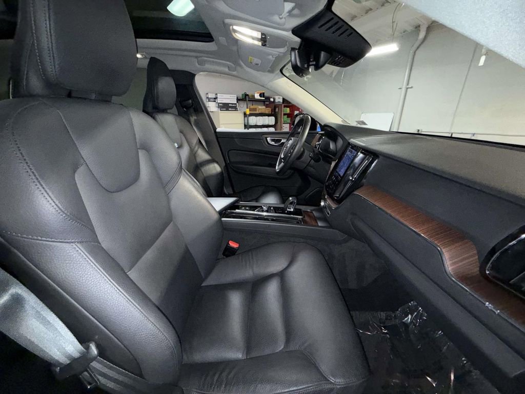 Used 2024 Volvo XC60 B5 Plus image 14
