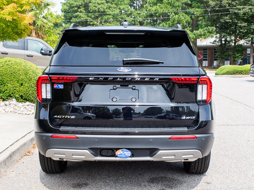 Used 2026 Ford Explorer Active w/ Active Comfort Package AWD/4WD image 4