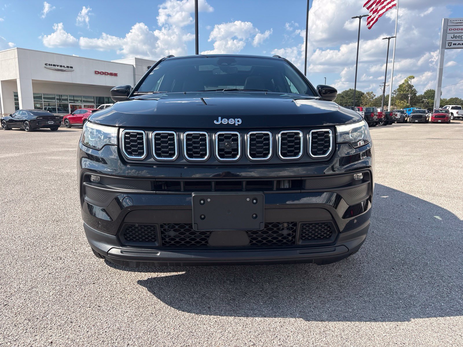 Used 2024 Jeep Compass Latitude w/ Sun and Sound Group AWD/4WD image 9