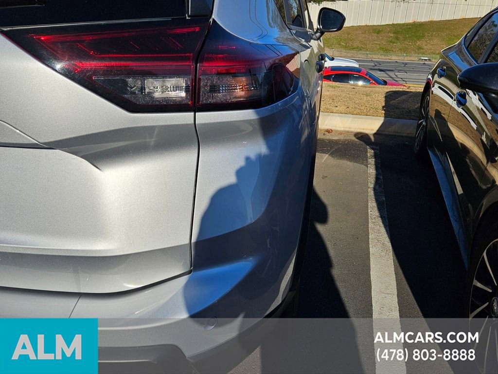 Used 2024 Nissan Rogue S image 16