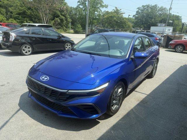 Used 2024 Hyundai Elantra SEL FWD image 2