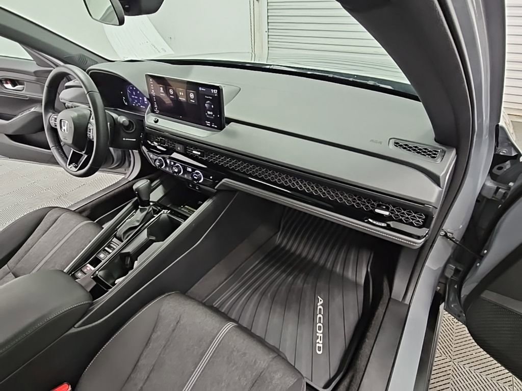 Used 2025 Honda Accord Sport image 40