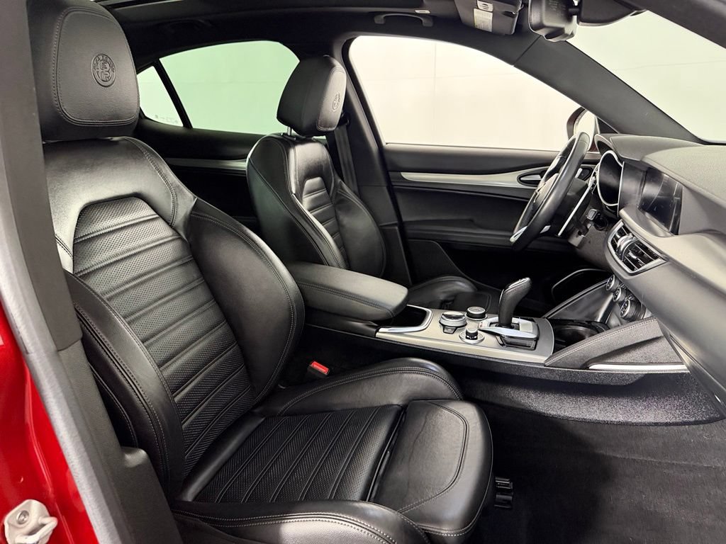 Used 2023 Alfa Romeo Stelvio Veloce AWD/4WD image 31