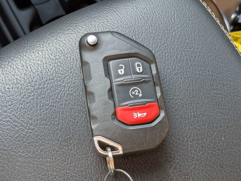 Used 2022 Jeep Wrangler Unlimited Sahara w/ Cold Weather Group AWD/4WD image 29