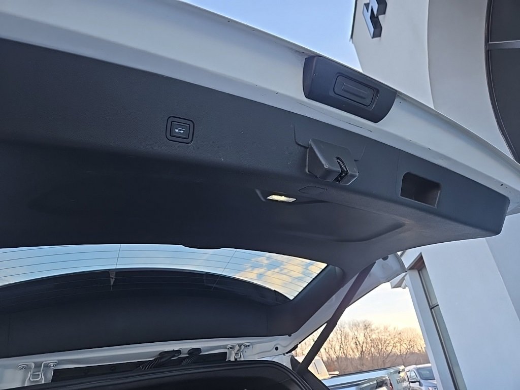 Used 2022 Chevrolet Traverse RS image 94