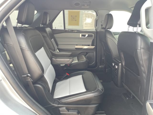 Used 2023 Ford Explorer XLT w/ Equipment Group 202A AWD/4WD image 33